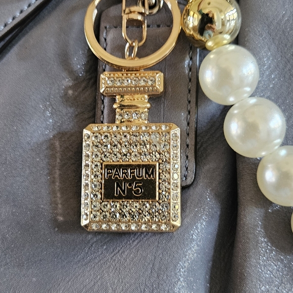 Coach bag blue periwinkle zip top braded handles with bag charms pearls - Picture 3 of 16